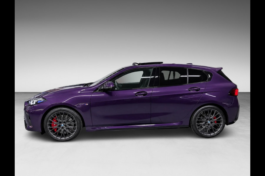 BMW 1-serie 120 M-SPORT NW-PRIJS 67DEURO PANO/ICONIC-GRILL/MASSAGE+M-STOELEN,H-UP/H&K/CAMERA-NAV///