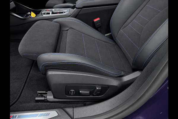 BMW 1-serie 120 M-SPORT NW-PRIJS 67DEURO PANO/ICONIC-GRILL/MASSAGE+M-STOELEN,H-UP/H&K/CAMERA-NAV///