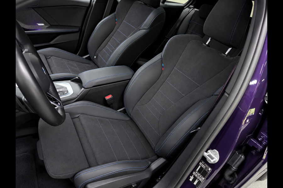 BMW 1-serie 120 M-SPORT NW-PRIJS 67DEURO PANO/ICONIC-GRILL/MASSAGE+M-STOELEN,H-UP/H&K/CAMERA-NAV///