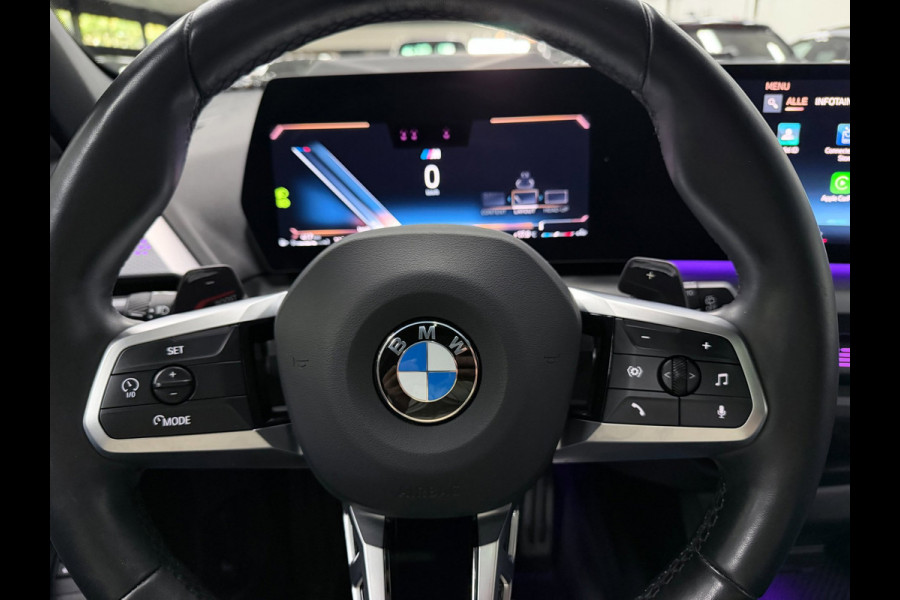 BMW 1-serie 120 M-SPORT NW-PRIJS 67DEURO PANO/ICONIC-GRILL/MASSAGE+M-STOELEN,H-UP/H&K/CAMERA-NAV///