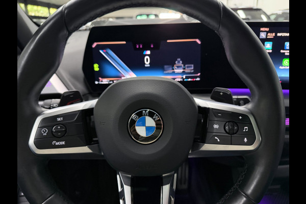 BMW 1-serie 120 M-SPORT NW-PRIJS 67DEURO PANO/ICONIC-GRILL/MASSAGE+M-STOELEN,H-UP/H&K/CAMERA-NAV///
