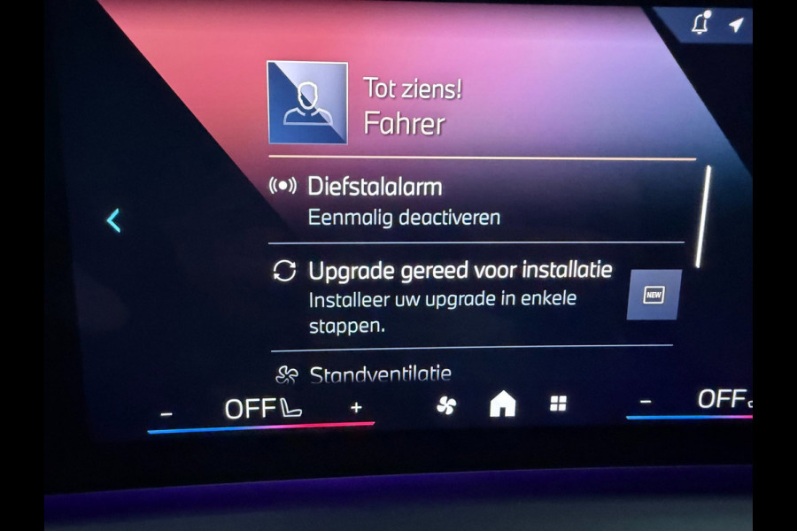 BMW 1-serie 120 M-SPORT NW-PRIJS 67DEURO PANO/ICONIC-GRILL/MASSAGE+M-STOELEN,H-UP/H&K/CAMERA-NAV///