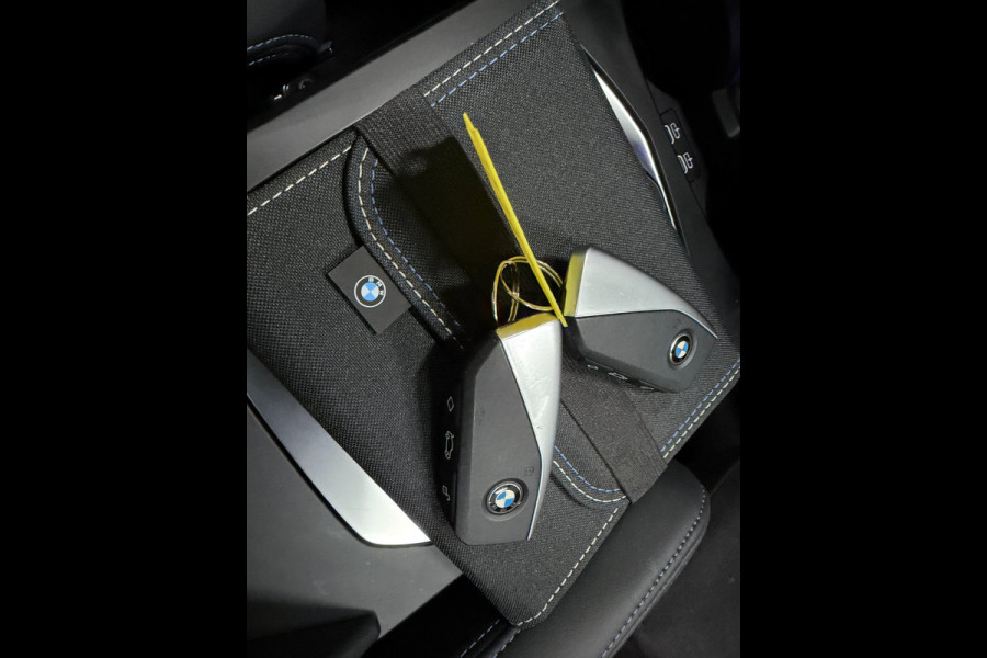 BMW 1-serie 120 M-SPORT NW-PRIJS 67DEURO PANO/ICONIC-GRILL/MASSAGE+M-STOELEN,H-UP/H&K/CAMERA-NAV///