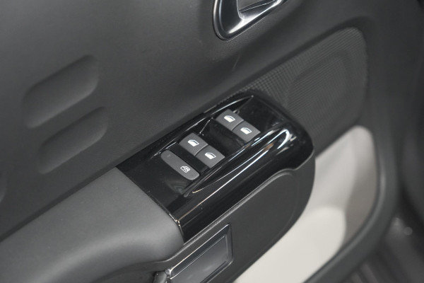 Citroën C3 PureTech 82 Max | Trekhaak | Keyless | Camera | Parkeersensoren | Navigatie | Stoelverwarming