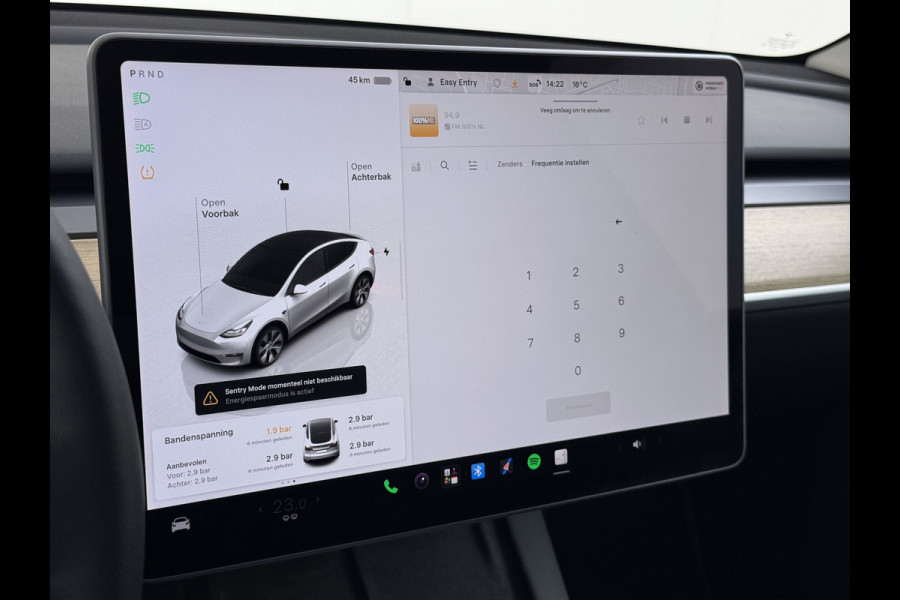 Tesla Model Y RWD 300PK LFP SOH 90% Trekhaak Warmtepomp Leder Camera's Elek.Stoelen+Memory Google®-Navi Panoramadak Stoel+Stuurverwarming Privacy Glas Lmv 19" Led Draadloos Tel. Laden Isofix AMD Ryzen™ Premium Audio 1.600KG Trekgewicht 1e Eigenaar Origineel Nederlandse Auto