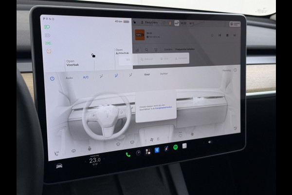 Tesla Model Y RWD 300PK LFP SOH 90% Trekhaak Warmtepomp Leder Camera's Elek.Stoelen+Memory Google®-Navi Panoramadak Stoel+Stuurverwarming Privacy Glas Lmv 19" Led Draadloos Tel. Laden Isofix AMD Ryzen™ Premium Audio 1.600KG Trekgewicht 1e Eigenaar Origineel Nederlandse Auto