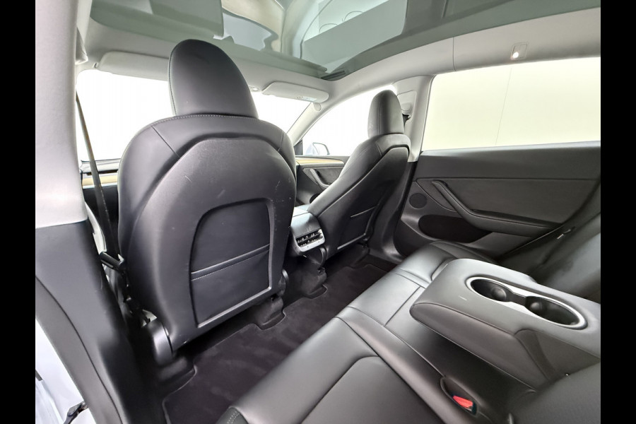 Tesla Model Y RWD 300PK LFP SOH 90% Trekhaak Warmtepomp Leder Camera's Elek.Stoelen+Memory Google®-Navi Panoramadak Stoel+Stuurverwarming Privacy Glas Lmv 19" Led Draadloos Tel. Laden Isofix AMD Ryzen™ Premium Audio 1.600KG Trekgewicht 1e Eigenaar Origineel Nederlandse Auto