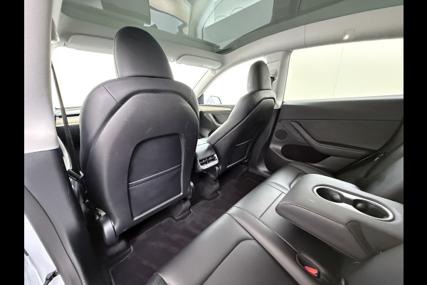 Tesla Model Y RWD 300PK LFP SOH 90% Trekhaak Warmtepomp Leder Camera's Elek.Stoelen+Memory Google®-Navi Panoramadak Stoel+Stuurverwarming Privacy Glas Lmv 19" Led Draadloos Tel. Laden Isofix AMD Ryzen™ Premium Audio 1.600KG Trekgewicht 1e Eigenaar Origineel Nederlandse Auto