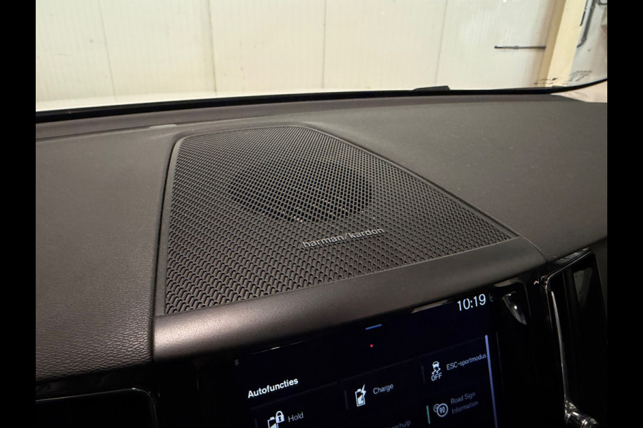 Volvo XC60 2.0 T8 Twin Engine Momentum AWD | PANO | CAMERA | HARMAN KARDON | LEDER
