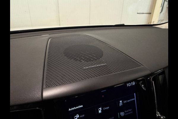 Volvo XC60 2.0 T8 Twin Engine Momentum AWD | PANO | CAMERA | HARMAN KARDON | LEDER