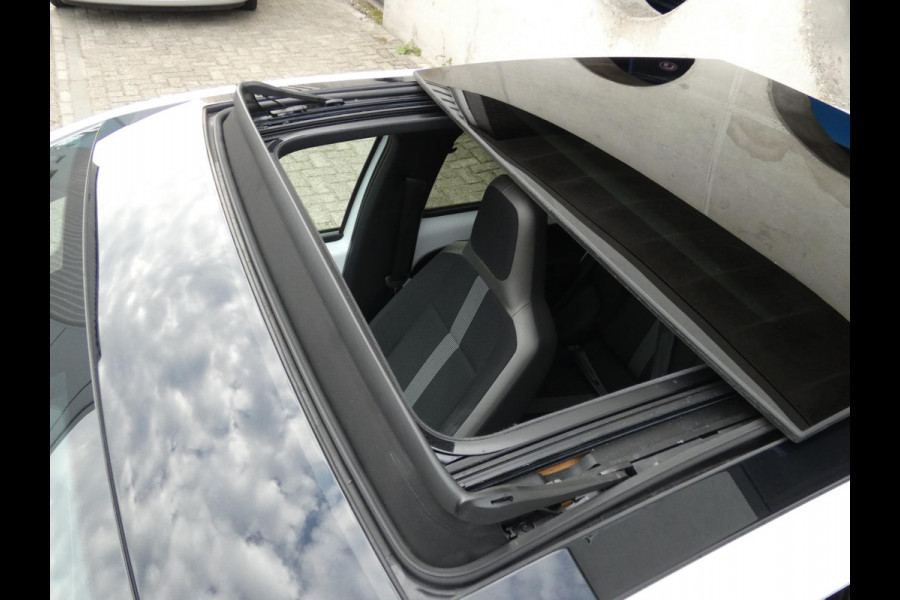 Volkswagen up! 1.0 TSI BMT high up! | PANORAMSICH SCHUIFDAK | STOELVERWARMING | ACHTERUITRIJCAMERA |