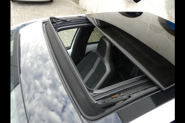 Volkswagen up! 1.0 TSI BMT high up! | PANORAMSICH SCHUIFDAK | STOELVERWARMING | ACHTERUITRIJCAMERA |