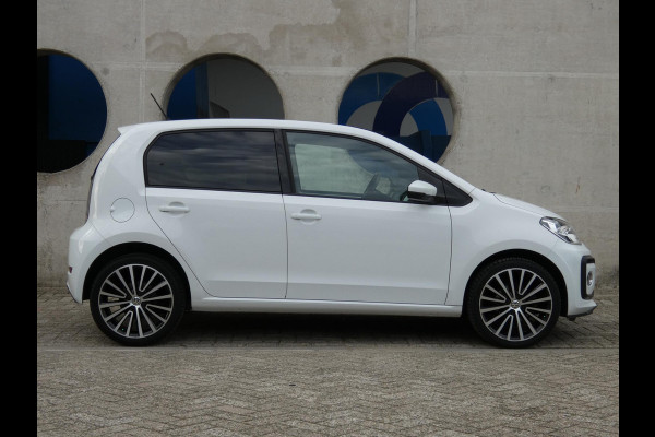 Volkswagen up! 1.0 TSI BMT high up! | PANORAMSICH SCHUIFDAK | STOELVERWARMING | ACHTERUITRIJCAMERA |