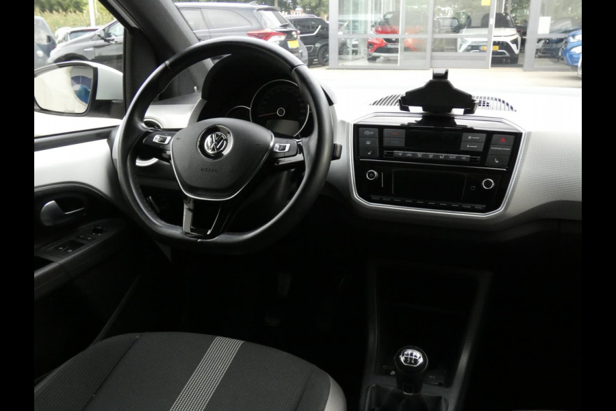 Volkswagen up! 1.0 TSI BMT high up! | PANORAMSICH SCHUIFDAK | STOELVERWARMING | ACHTERUITRIJCAMERA |
