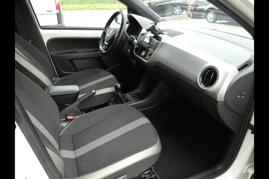 Volkswagen up! 1.0 TSI BMT high up! | PANORAMSICH SCHUIFDAK | STOELVERWARMING | ACHTERUITRIJCAMERA |