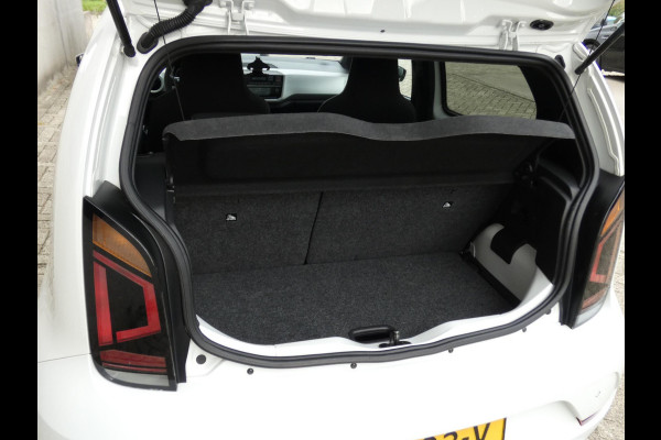 Volkswagen up! 1.0 TSI BMT high up! | PANORAMSICH SCHUIFDAK | STOELVERWARMING | ACHTERUITRIJCAMERA |