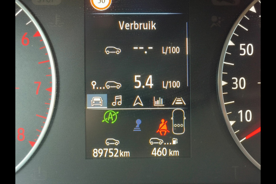 Renault Clio 1.0 TCe 90 Evolution uit 2023 Rijklaar + 12 maanden Bovag-garantie “Sinds 1970 | 5.000+ reviews | Score 9,5 | Service zoals ’t hoort” Henk Jongen Auto's in Helmond,  al 50 jaar service zoals 't hoort!