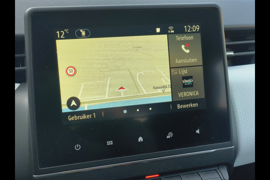Renault Clio 1.0 TCe 90 Evolution uit 2023 Rijklaar + 12 maanden Bovag-garantie “Sinds 1970 | 5.000+ reviews | Score 9,5 | Service zoals ’t hoort” Henk Jongen Auto's in Helmond,  al 50 jaar service zoals 't hoort!