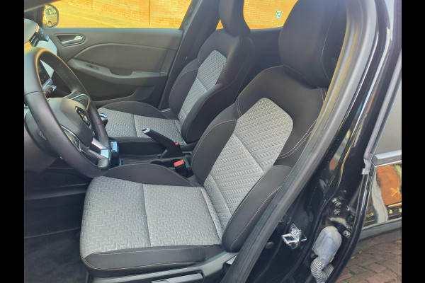 Renault Clio 1.0 TCe 90 Evolution uit 2023 Rijklaar + 12 maanden Bovag-garantie “Sinds 1970 | 5.000+ reviews | Score 9,5 | Service zoals ’t hoort” Henk Jongen Auto's in Helmond,  al 50 jaar service zoals 't hoort!