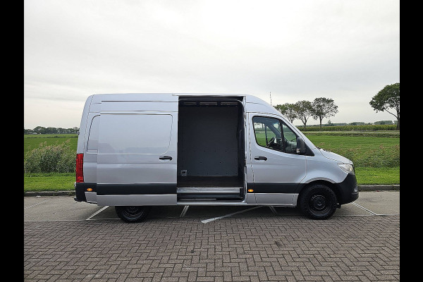 Mercedes-Benz Sprinter 317 L2H2 Cruise control, Airco, Pdc, Mbux, Carplay, Camera, Climate control
