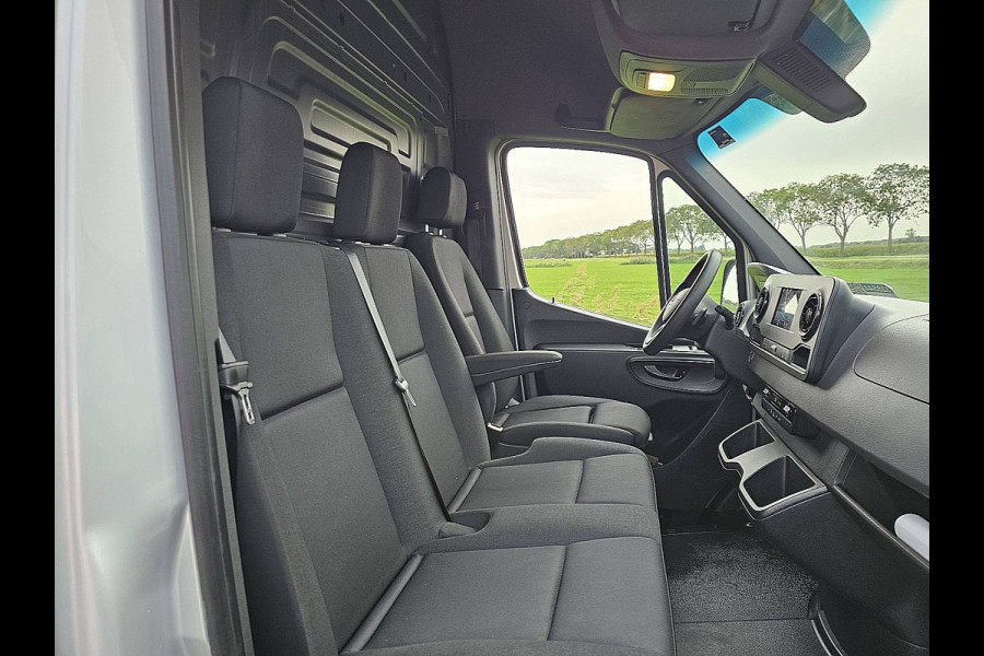 Mercedes-Benz Sprinter 317 L2H2 Cruise control, Airco, Pdc, Mbux, Carplay, Camera, Climate control