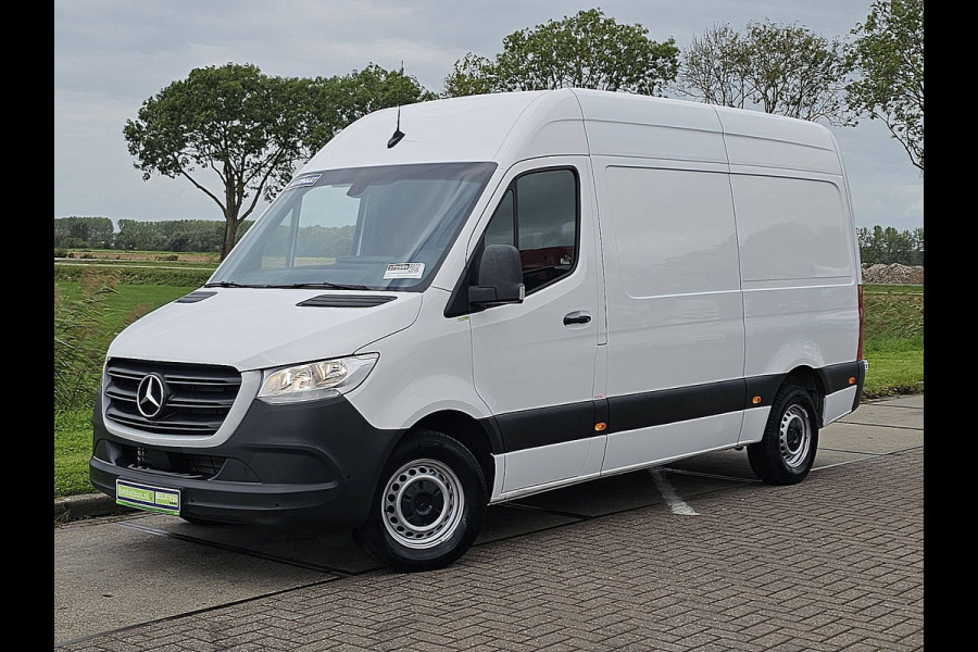 Mercedes-Benz Sprinter 317 L2H2 RWD Cruise control, Airco, Pdc, Mbux, Carplay, Camera, Climate control, Stoelverwarming