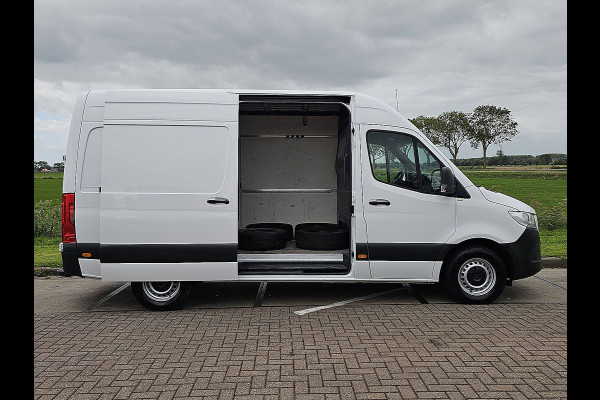Mercedes-Benz Sprinter 317 L2H2 RWD Cruise control, Airco, Pdc, Mbux, Carplay, Camera, Climate control, Stoelverwarming