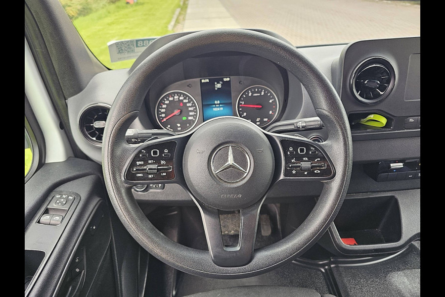 Mercedes-Benz Sprinter 317 L2H2 RWD Cruise control, Airco, Pdc, Mbux, Carplay, Camera, Climate control, Stoelverwarming