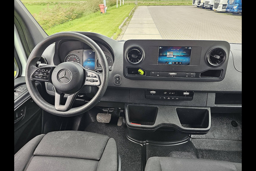Mercedes-Benz Sprinter 317 L2H2 RWD Cruise control, Airco, Pdc, Mbux, Carplay, Camera, Climate control, Stoelverwarming