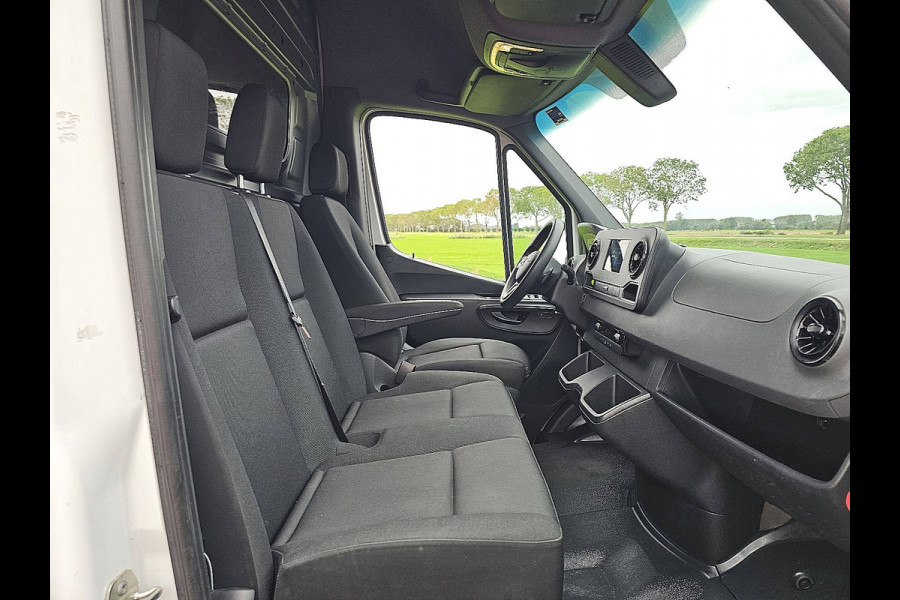 Mercedes-Benz Sprinter 317 L2H2 RWD Cruise control, Airco, Pdc, Mbux, Carplay, Camera, Climate control, Stoelverwarming