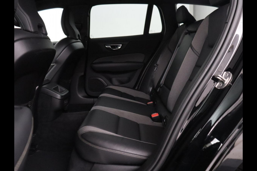 Volvo V60 2.0 B4 R-Design | Leder | Trekhaak | Black Pack | Pilot assist | Memory | Camera | Stoelverwarming | Full LED |