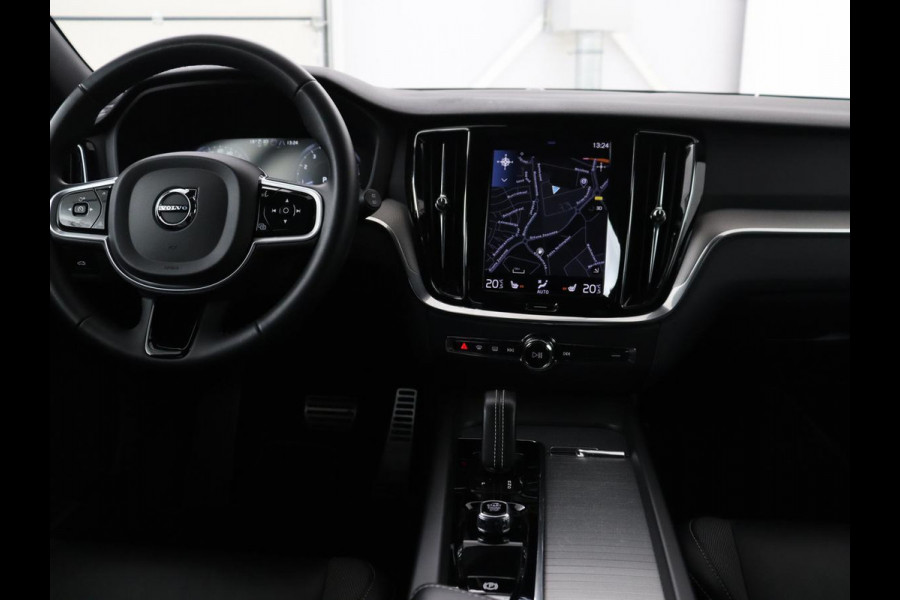 Volvo V60 2.0 B4 R-Design | Leder | Trekhaak | Black Pack | Pilot assist | Memory | Camera | Stoelverwarming | Full LED |