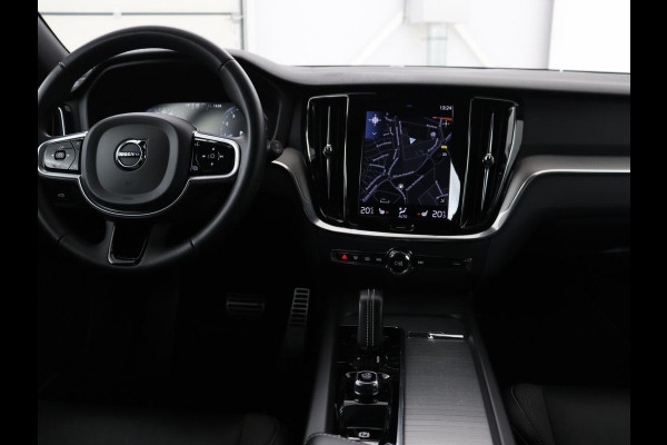 Volvo V60 2.0 B4 R-Design | Leder | Trekhaak | Black Pack | Pilot assist | Memory | Camera | Stoelverwarming | Full LED |