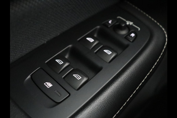 Volvo V60 2.0 B4 R-Design | Leder | Trekhaak | Black Pack | Pilot assist | Memory | Camera | Stoelverwarming | Full LED |