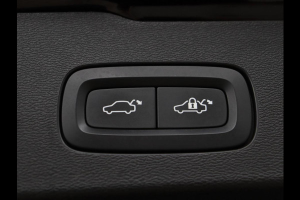 Volvo V60 2.0 B4 R-Design | Leder | Trekhaak | Black Pack | Pilot assist | Memory | Camera | Stoelverwarming | Full LED |