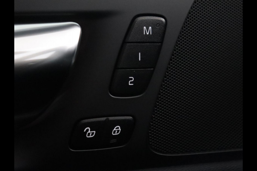 Volvo V60 2.0 B4 R-Design | Leder | Trekhaak | Black Pack | Pilot assist | Memory | Camera | Stoelverwarming | Full LED |