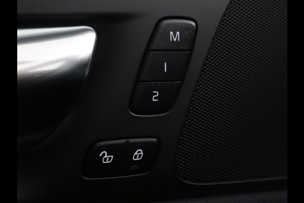 Volvo V60 2.0 B4 R-Design | Leder | Trekhaak | Black Pack | Pilot assist | Memory | Camera | Stoelverwarming | Full LED |