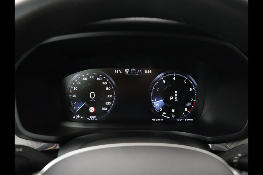 Volvo V60 2.0 B4 R-Design | Leder | Trekhaak | Black Pack | Pilot assist | Memory | Camera | Stoelverwarming | Full LED |