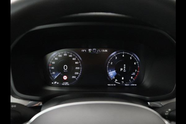 Volvo V60 2.0 B4 R-Design | Leder | Trekhaak | Black Pack | Pilot assist | Memory | Camera | Stoelverwarming | Full LED |
