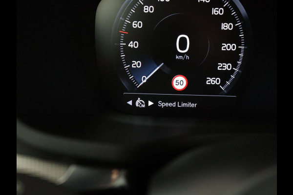 Volvo V60 2.0 B4 R-Design | Leder | Trekhaak | Black Pack | Pilot assist | Memory | Camera | Stoelverwarming | Full LED |