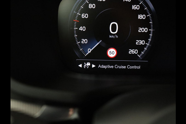 Volvo V60 2.0 B4 R-Design | Leder | Trekhaak | Black Pack | Pilot assist | Memory | Camera | Stoelverwarming | Full LED |