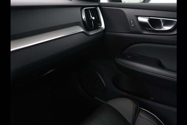 Volvo V60 2.0 B4 R-Design | Leder | Trekhaak | Black Pack | Pilot assist | Memory | Camera | Stoelverwarming | Full LED |