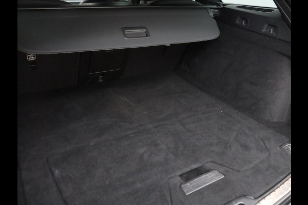 Volvo V60 2.0 B4 R-Design | Leder | Trekhaak | Black Pack | Pilot assist | Memory | Camera | Stoelverwarming | Full LED |
