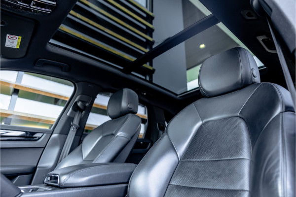 Porsche Cayenne 3.0 - Panorama | Luchtvering | Elek. Trekhaak | Stoelverwarming | ACC