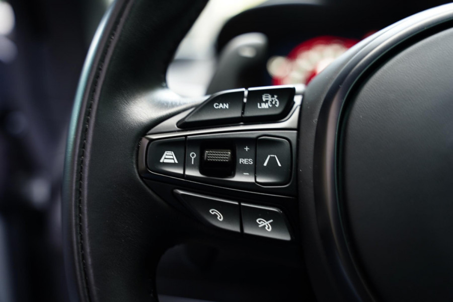 Aston Martin Dbx 4.0 V8 707 / Carbon / Elek. Trekhaak