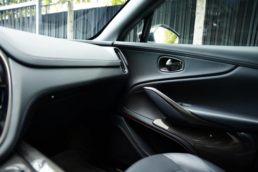 Aston Martin Dbx 4.0 V8 707 / Carbon / Elek. Trekhaak