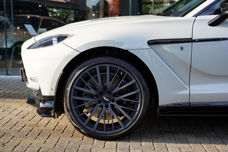 Aston Martin Dbx 4.0 V8 707 / Carbon / Elek. Trekhaak