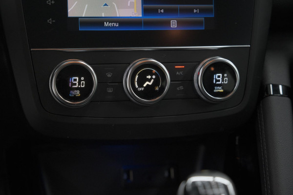 Renault Kadjar 1.3 TCe 140 Zen | Trekhaak | Apple Carplay | Navigatie | Parkeersensoren voor + Achter