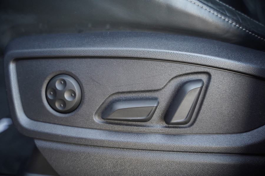 Audi Q5 Sportback 55 TFSI e S edition S-Line | Panoramadak | Stoelverwarming | RS Stoelen | Apple Carplay | Camera | Keyless | Navigatie | Trekhaak | Cruise Control | Memory Seat | Ambiance Verlichting | Matrix LED | SOH 99%