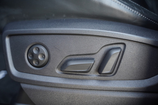 Audi Q5 Sportback 55 TFSI e S edition S-Line | Panoramadak | Stoelverwarming | RS Stoelen | Apple Carplay | Camera | Keyless | Navigatie | Trekhaak | Cruise Control | Memory Seat | Ambiance Verlichting | Matrix LED | SOH 99%